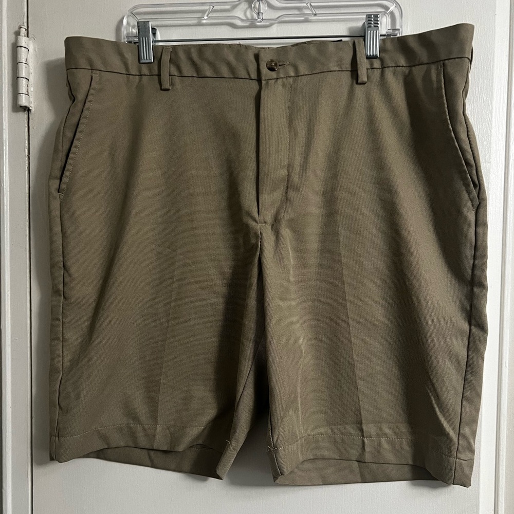 Greg Norman Shorts - Size 40